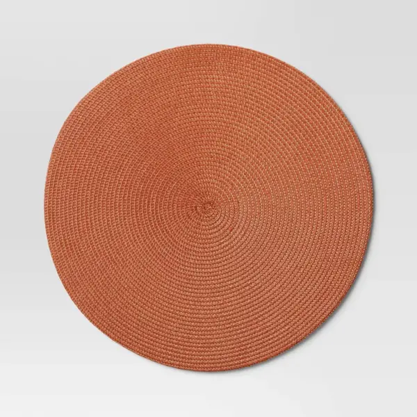 Threshold Polyround Charger, mantel individual redondo, color naranja, material plástico duradero, fácil de limpiar, ideal para decoración de mesa.