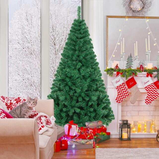 Árbol de Navidad artificial de PVC de 1,8 m con diseño clásico de pino, base de metal estable, para interiores y exteriores, sin luces para decorar a tu gusto, tamaño compacto para espacios pequeños, foto 1 de 6