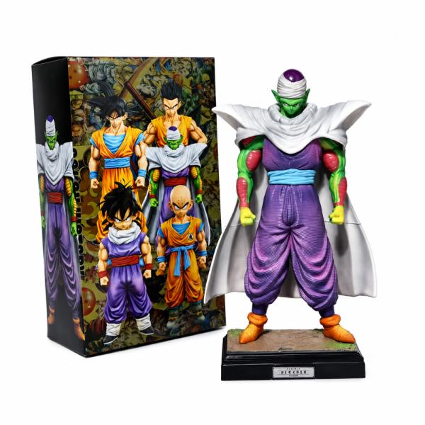 Coleccionable de Piccolo de Dragon Ball en figura de 16 cm de alto y 9 cm de ancho, con capa blanca, pantalón morado y base decorativa, ideal para fans del anime, vitrinas y regalos de colección, foto 1 de 7