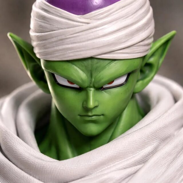 Coleccionable de Piccolo de Dragon Ball en figura de 16 cm de alto y 9 cm de ancho, con capa blanca, pantalón morado y base decorativa, ideal para fans del anime, vitrinas y regalos de colección, foto 4 de 7