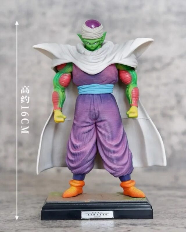 Coleccionable de Piccolo de Dragon Ball en figura de 16 cm de alto y 9 cm de ancho, con capa blanca, pantalón morado y base decorativa, ideal para fans del anime, vitrinas y regalos de colección, foto 6 de 7