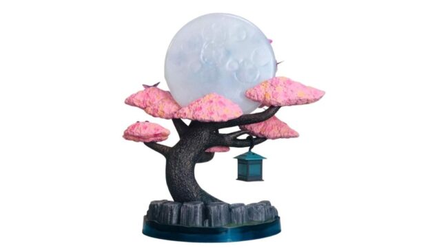 Figura de colección de Shinobu de Demon Slayer (Kimetsu no Yaiba) de PVC, 29 cm de alto y 27 cm de ancho, con árbol de cerezo rosa, luna, mariposas y linterna decorativa, presentada en caja, foto 6 de 10