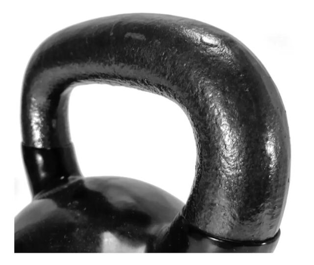 Pesa rusa de acero (kettlebell) en acabado negro brillante con asa para agarre, para ejercicios de fuerza, balanceos y acondicionamiento físico en casa o en el gimnasio, entrenamiento funcional, foto 6 de 7