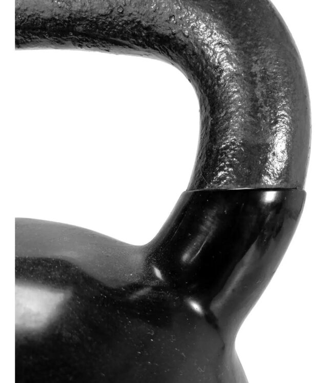 Pesa rusa de acero (kettlebell) en acabado negro brillante con asa para agarre, para ejercicios de fuerza, balanceos y acondicionamiento físico en casa o en el gimnasio, entrenamiento funcional, foto 7 de 7