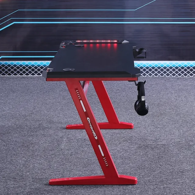 Escritorio gamer rojo y negro con marco metálico en Z, superficie amplia para monitor y periféricos, ideal para estaciones de juego, foto 3 de 6