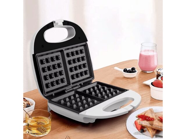 Waflera Winning Star ST-2121 de 750 W en color blanco con placas antiadherentes de aluminio, cocción de doble cara para cocinar, calentar y dorar waffles, luces indicadoras y asa de manejo práctico, foto 1 de 4