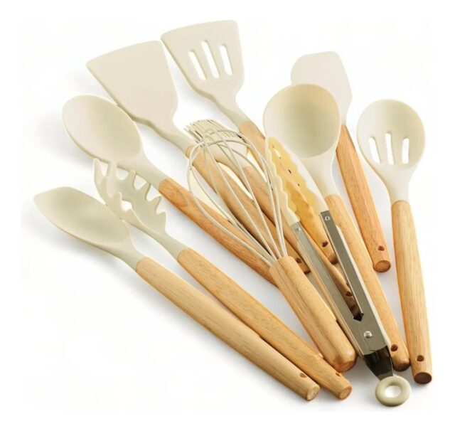 Utensilios de cocina de silicona crema con mangos de madera, set de 12 piezas que incluyen espátula, cucharón, cuchara ranurada, pinzas, batidor, brocha, separador de huevos y soporte organizador, foto 4 de 4