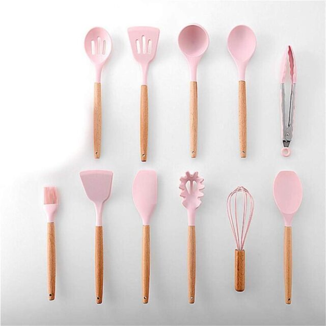 Set de utensilios de cocina de silicona de 12 piezas color rosado con mangos ergonómicos de madera y orificio para colgar, resistentes al calor, aptos para lavavajillas, para cocinar y barbacoa, foto 3 de 5