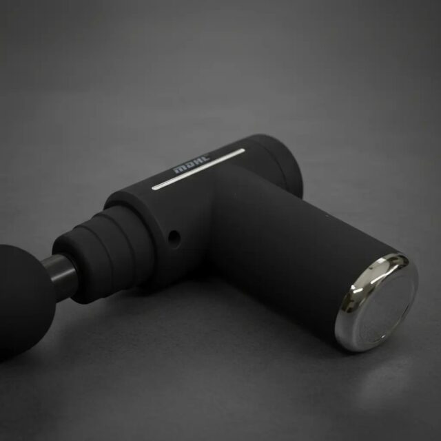 Pistola de masaje negra modelo 8127 con 6 cabezales intercambiables, velocidades ajustables, funcionamiento silencioso y batería recargable USB, para aliviar tensiones en espalda, piernas y cuello, foto 6 de 6