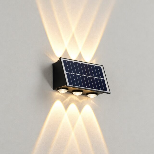 Lámpara solar de pared para exteriores negra con luz RGB y amarillo cálido 3000 K, doble haz hacia arriba y abajo, panel solar con encendido automático al anochecer, carcasa IP65 para lluvia y viento, foto 1 de 8
