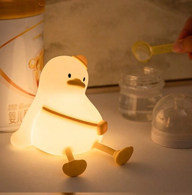 Lámpara de noche táctil con forma de pato de silicona, recargable por USB, con temporizador, para cuartos infantiles y juveniles, repisas, sofás o cómodas, ideal como regalo de cumpleaños, foto 3 de 4