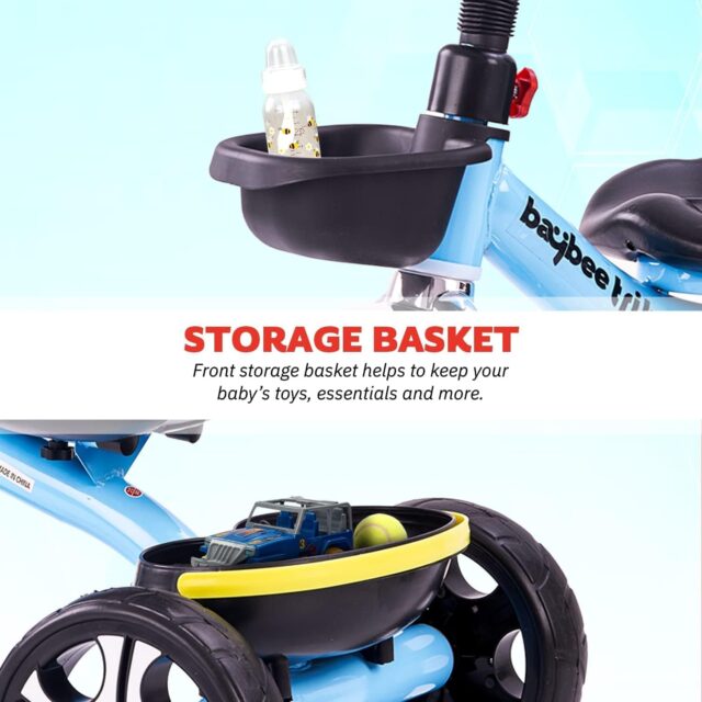 Triciclo infantil de color azul y asiento negro, con tres ruedas, dos canastas de almacenamiento, timbre, manubrio con agarres y pedales, ideal para niños pequeños que quieren aprender a pedalear, foto 3 de 6