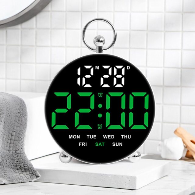 Reloj despertador digital de mesa con pantalla LED de luz verde, alarma doble, hora, fecha y día de la semana, diseño sencillo con botones y carcasa de ABS, para mesita de noche, estudio u oficina, foto 4 de 4