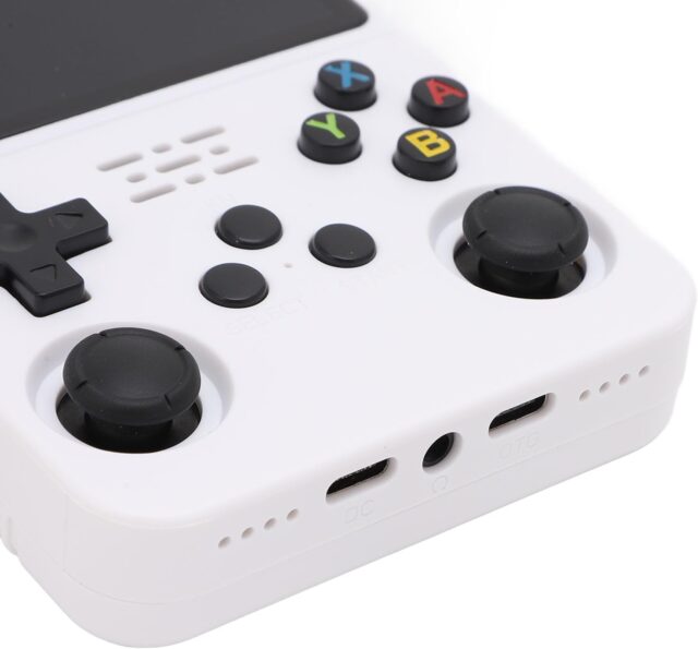 Consola de videojuegos retro R36S de 64 GB en negro, pantalla IPS de 3.5 pulgadas y resolución 640x480, sistema de código abierto, batería de 3500mAh con hasta 6 horas de juego y joystick doble 3D, foto 2 de 5